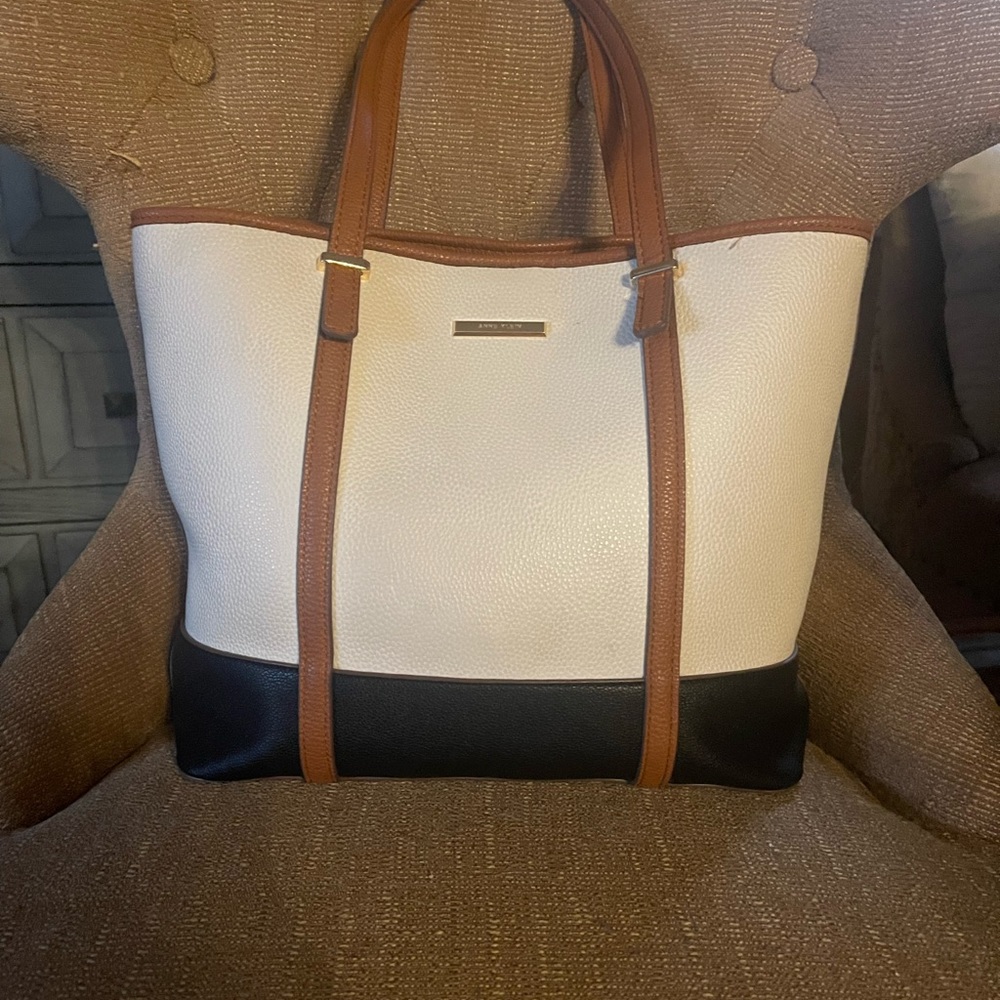 Anne Klein bucket tote designed w/large zipper pocket and magnetic snap closure.